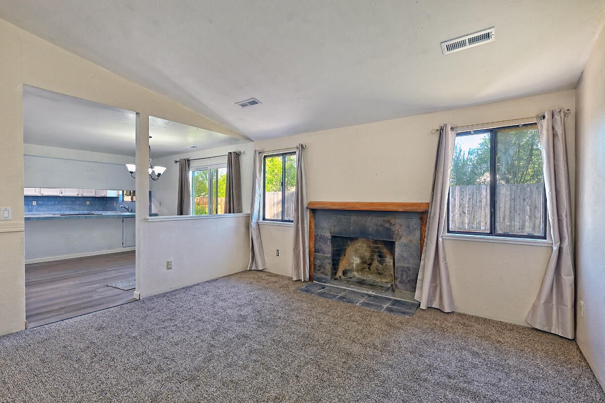 2429 East Barnett Road Medford, OR 97504 - Photo 7 of 25 DSC_1239