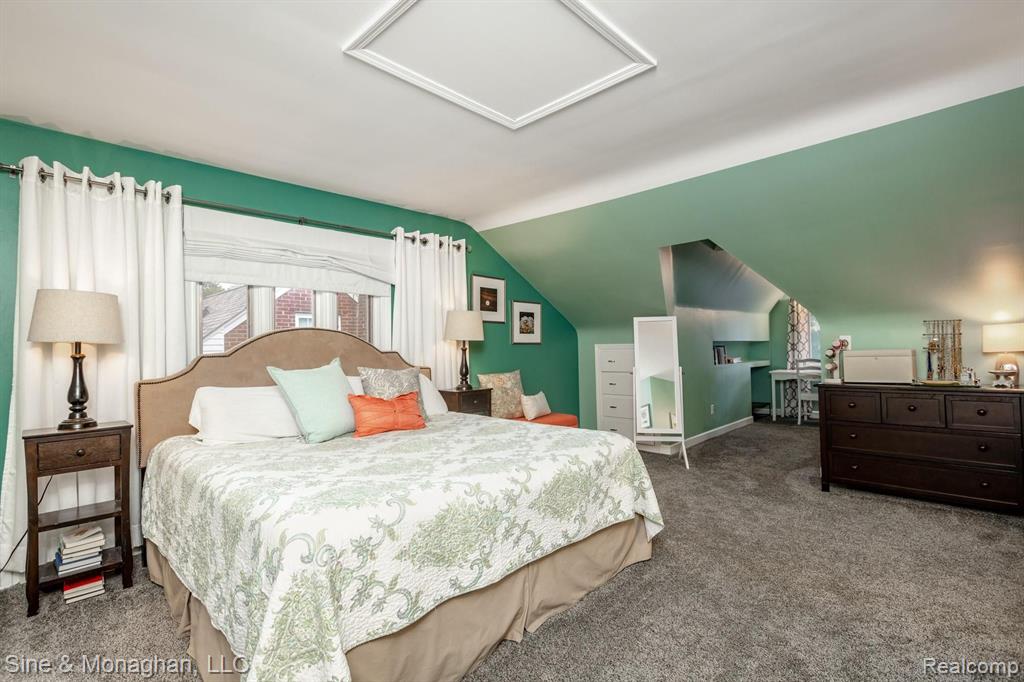 1015 Hawthorne Road Grosse Pointe Woods, MI 48236 - Photo 18 of 40