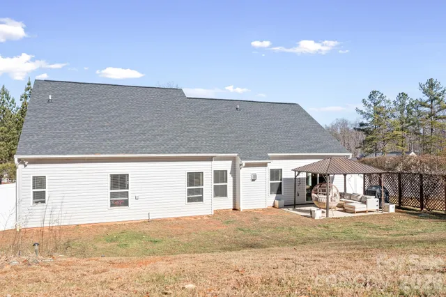 a house view with a outdoor space