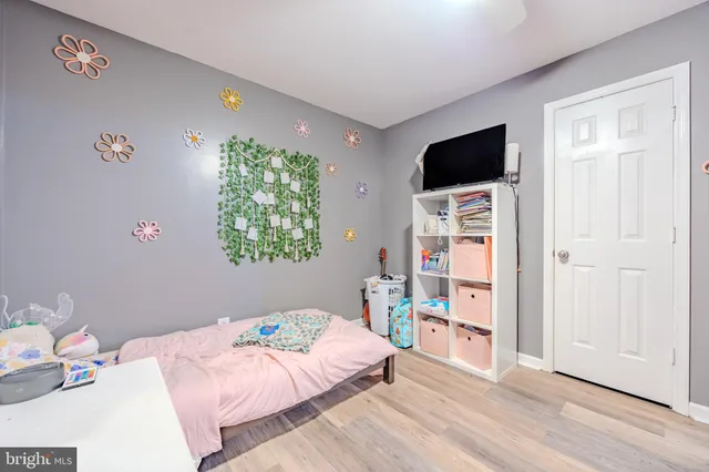 a bedroom with a bed and a flat tv screen