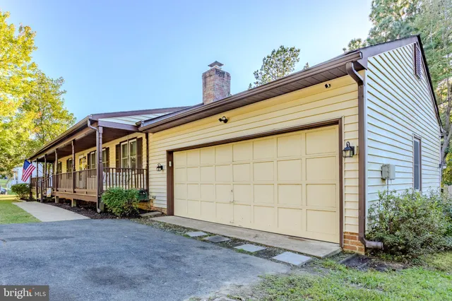 a view of a house with a yard and plants