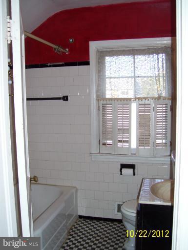 71 Northship Road Baltimore, MD 21222 - Photo 3 of 10 Bath