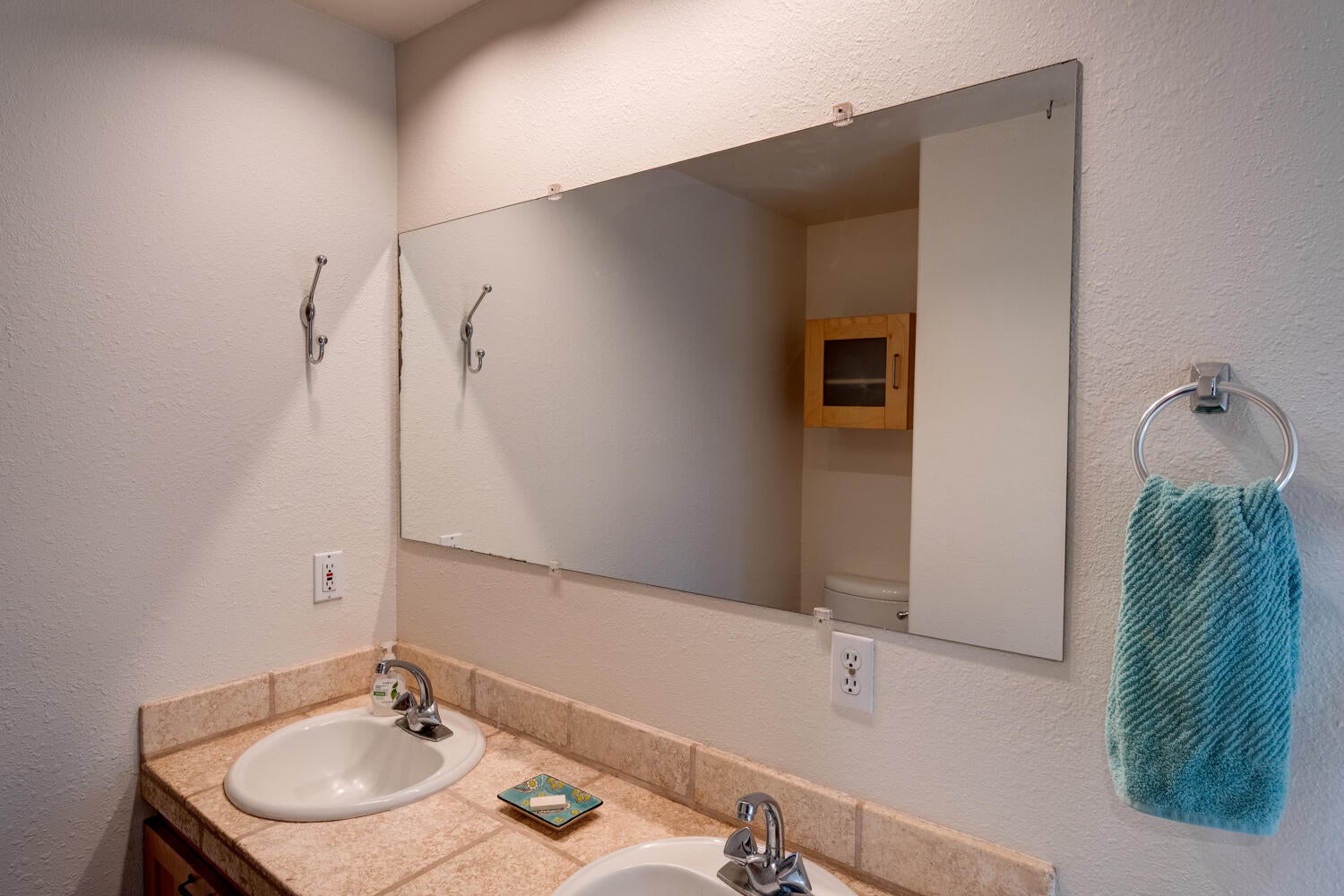 64925 McGrath Road Bend, OR 97701 - Photo 32 of 51 Master bath has two vanities, full mirror, tile floor