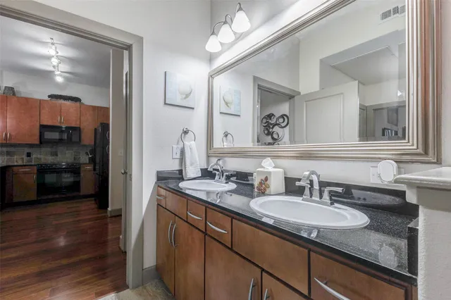 $2,250 | 1901 Post Oak Boulevard, Unit 1106, Houston, TX 77056