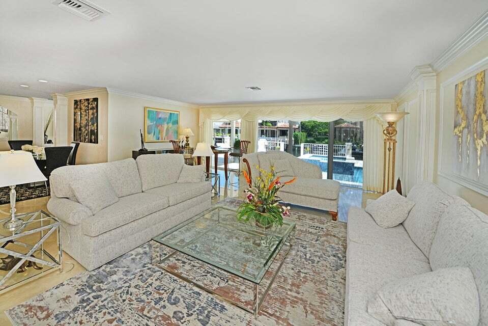 885 Northeast Mulberry Drive Boca Raton, FL 33487 - Photo 11 of 29 885 NE Mulberry Family Room