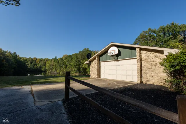 $1,300,000 | 5325 Highway 59, Brazil, IN 47834