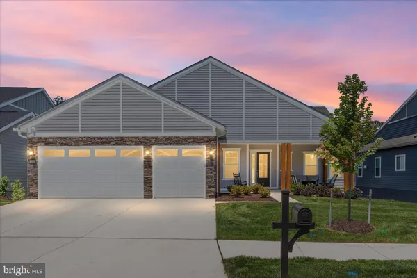 $1,088,000 | 124 Nandina Pl Lake, White Post, VA 22663