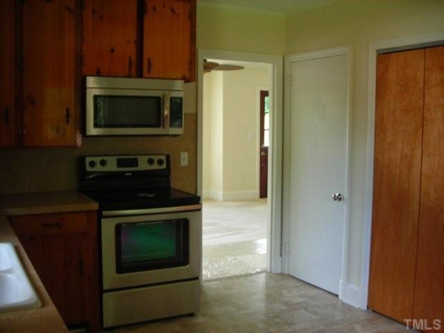 975 Oxford Road Roxboro, NC 27573 - Photo 4 of 9