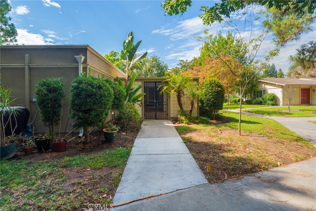 43 Calle Aragon, Unit C Laguna Woods, CA 92637 - Photo 6 of 41 a pathway of a house with a yard