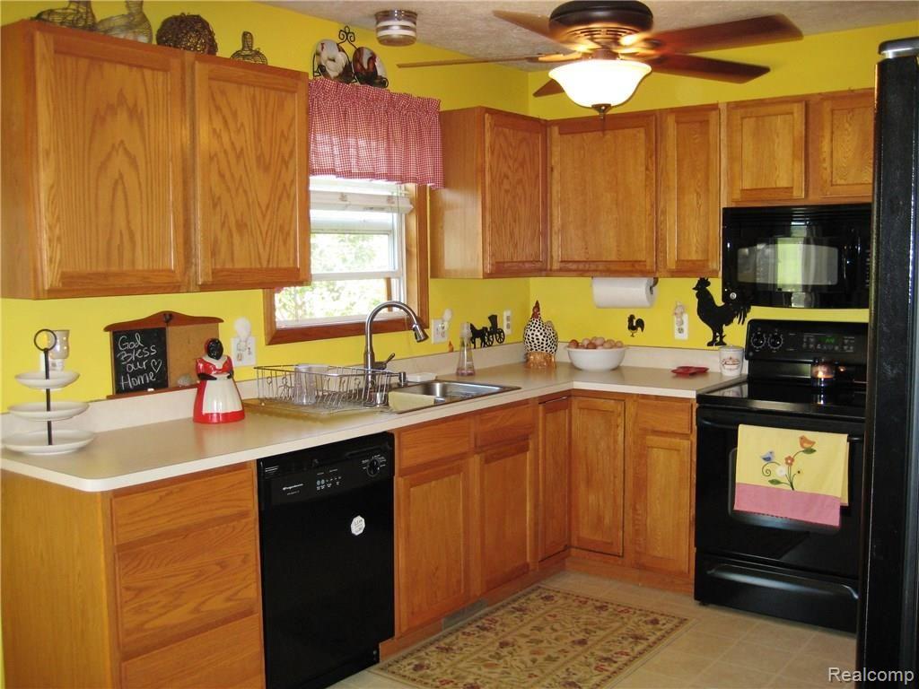 9415 North Robb Road Fowlerville, MI 48836 - Photo 6 of 31 IMG_1669.JPG