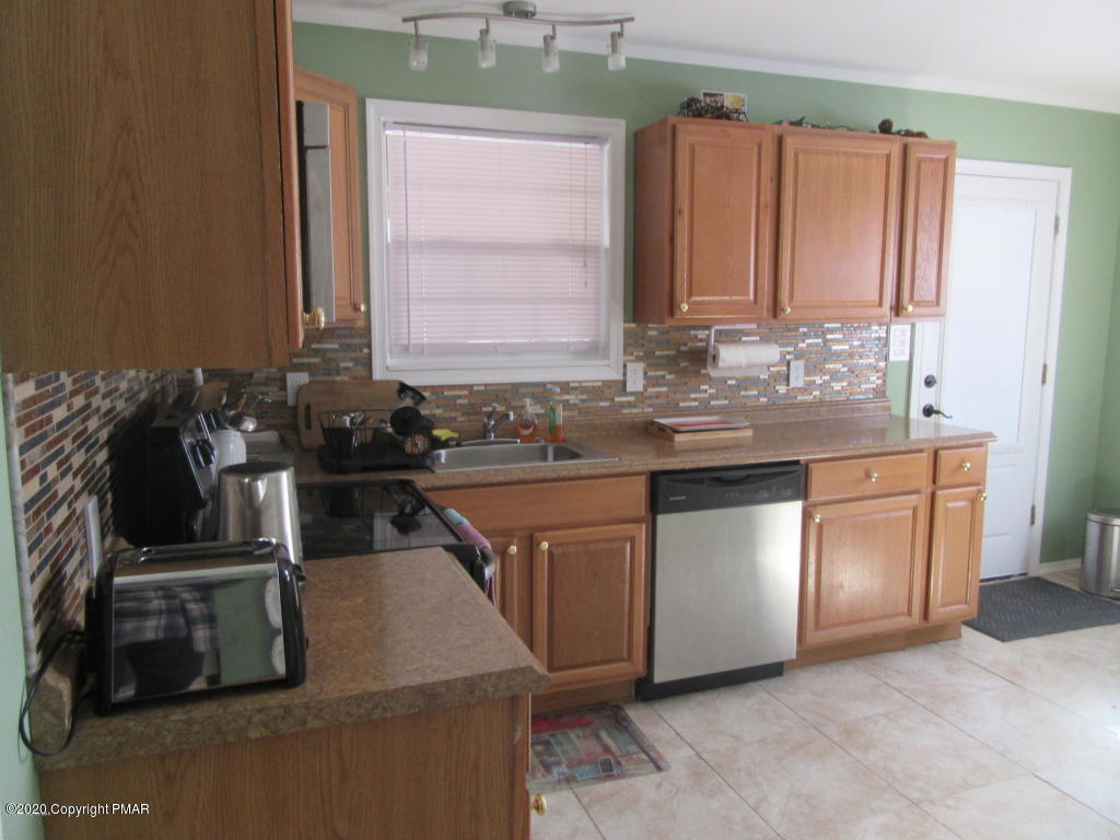 407 Leander Road East Stroudsburg, PA 18302 - Photo 8 of 40 20200116151849179855000000-o