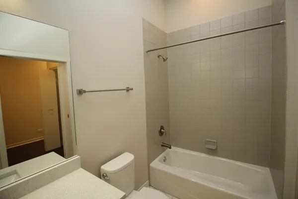 $3,400 | 1540 West Fullerton Avenue, Unit 206, Chicago, IL 60614