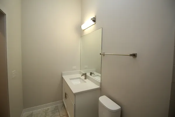 $3,400 | 1540 West Fullerton Avenue, Unit 206, Chicago, IL 60614