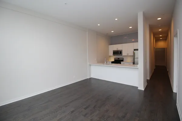 $3,400 | 1540 West Fullerton Avenue, Unit 206, Chicago, IL 60614