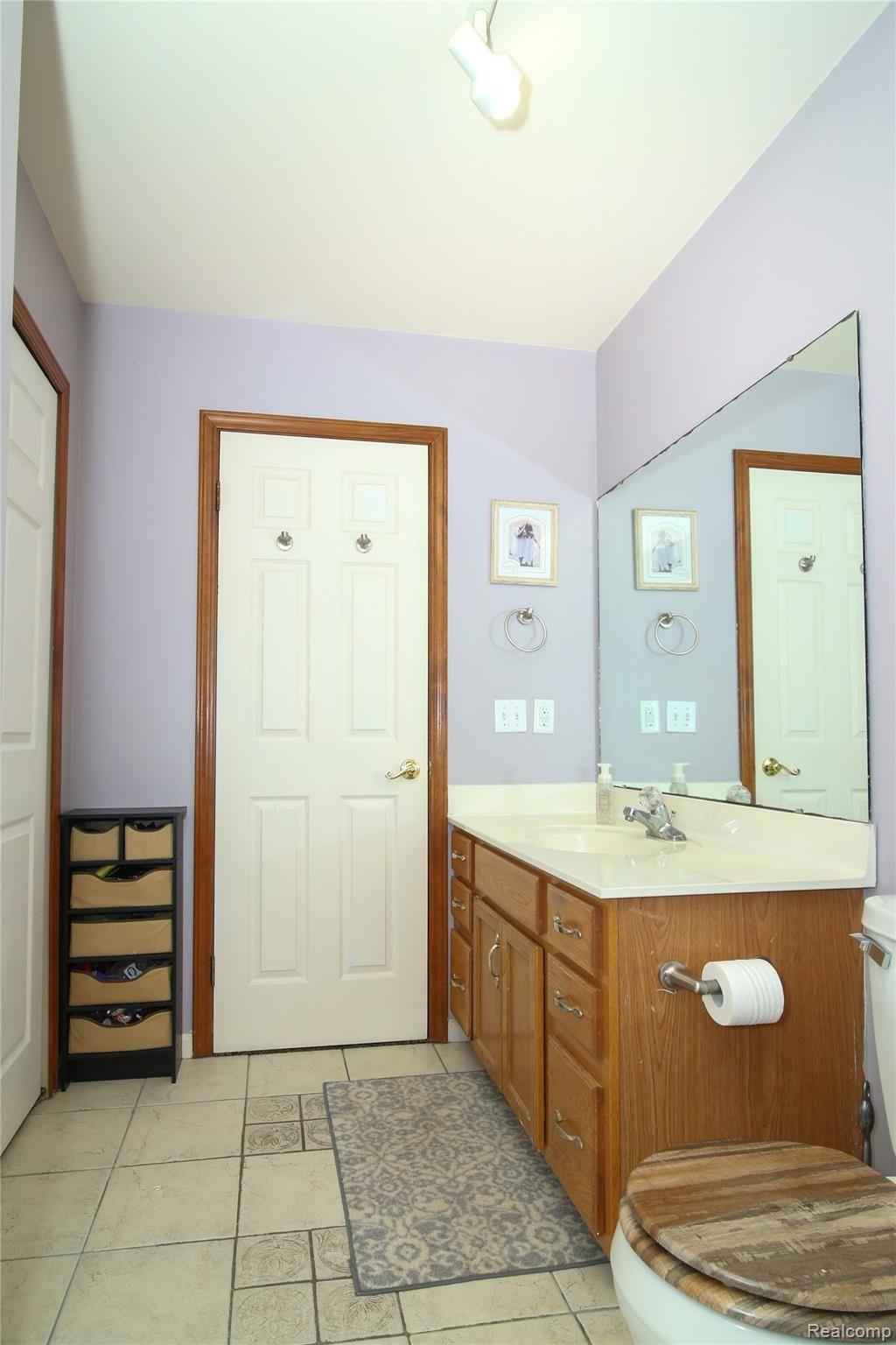5300 North Webster Road Flint, MI 48504 - Photo 16 of 34 Main Bath 2.jpg