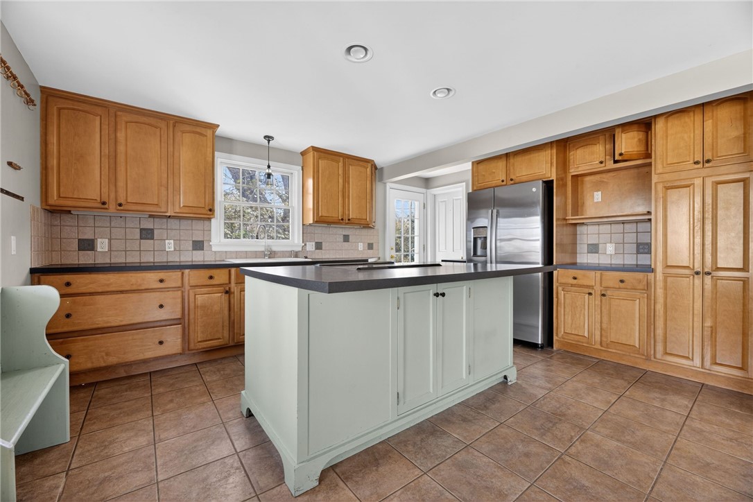 8 Pasadena Avenue Westerly, RI 02891 - Photo 5 of 46