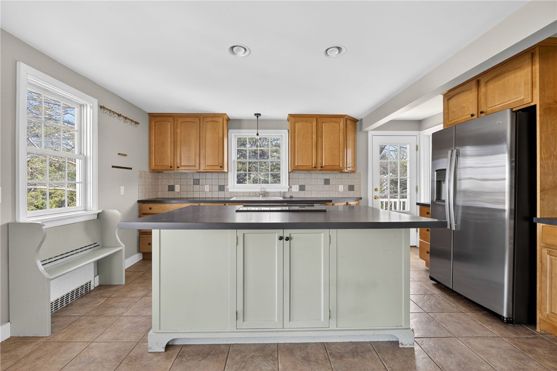 8 Pasadena Avenue Westerly, RI 02891 - Photo 7 of 46