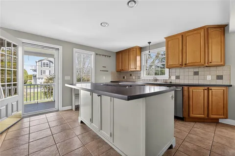 $1,750,000 | 8 Pasadena Avenue, Westerly, RI 02891
