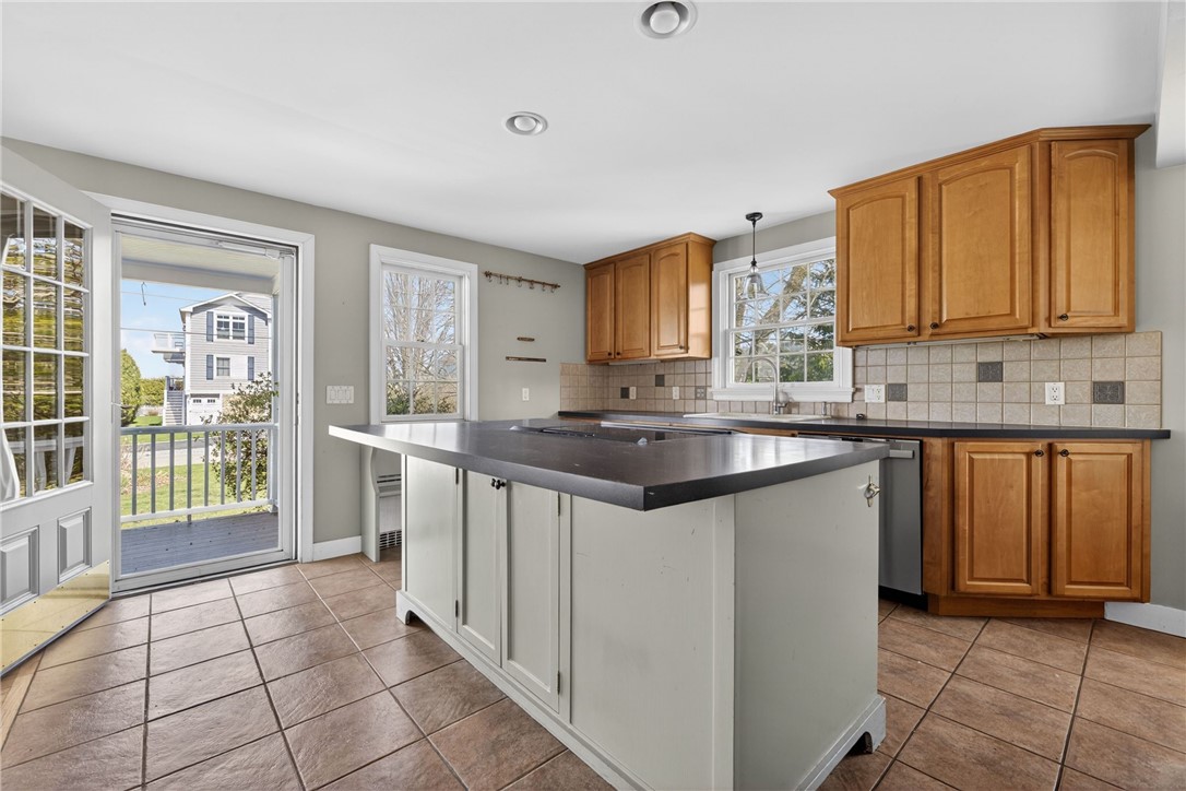 8 Pasadena Avenue Westerly, RI 02891 - Photo 10 of 46