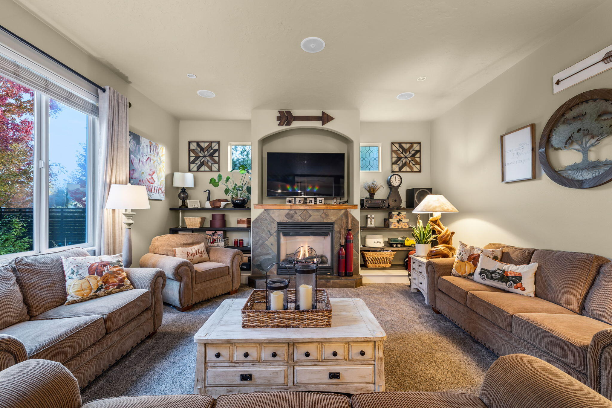 61146 Ridge Falls Place Bend, OR 97702 - Photo 1 of 51 Living room