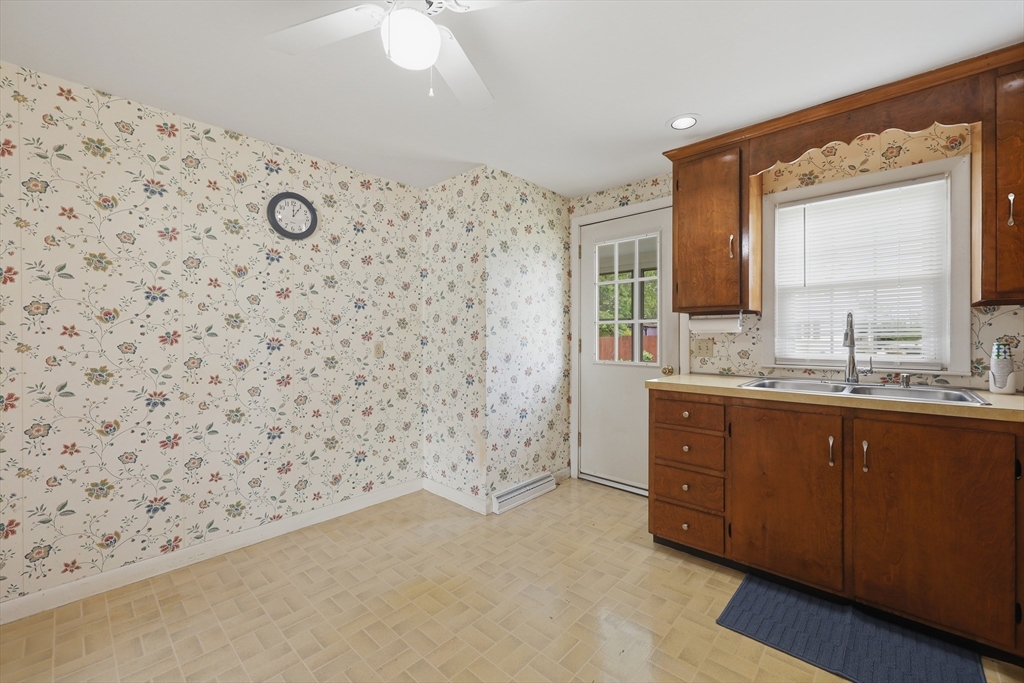 20 Elaine Street Webster, MA 01570 - Photo 9 of 24