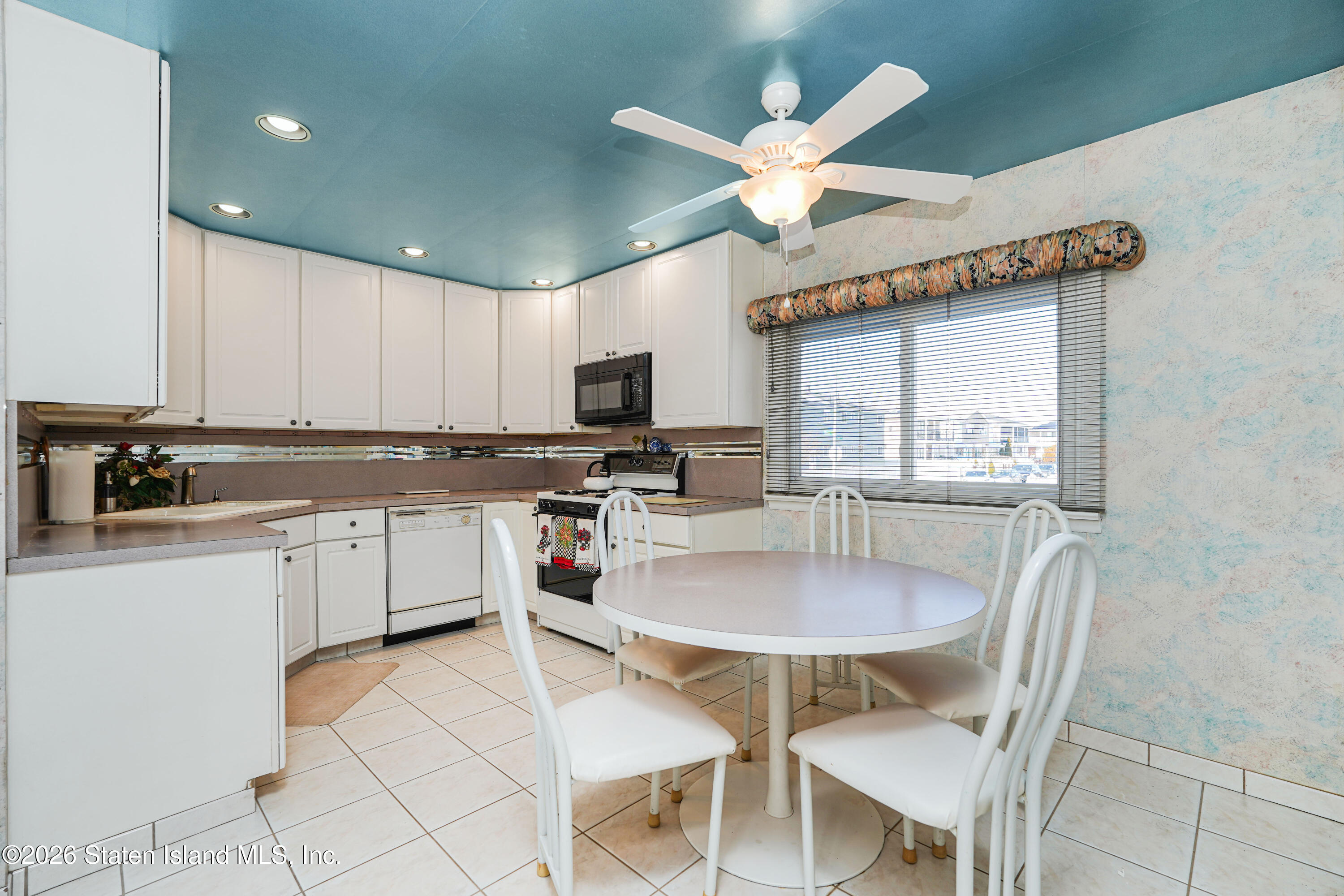 82 Birch Road Staten Island, NY 10303 - Photo 6 of 24 Photo Feb 05 2026, 2 12 59 PM