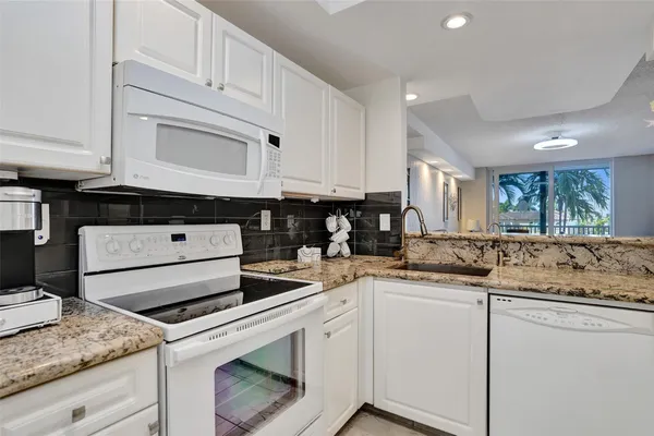 $415,000 | 1391 South Ocean Boulevard, Unit 309, Pompano Beach, FL 33062