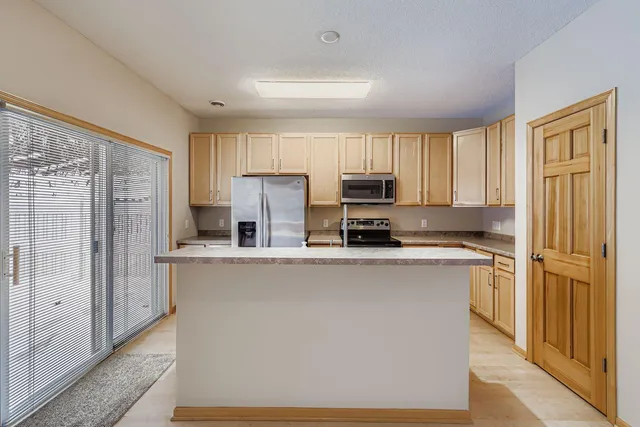 $299,900 | 16322 70th Avenue North, Maple Grove, MN 55311