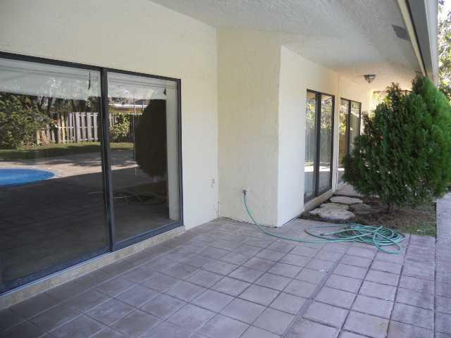 1111 North Pine Island Road Plantation, FL 33322 - Photo 4 of 25 Patio/Deck