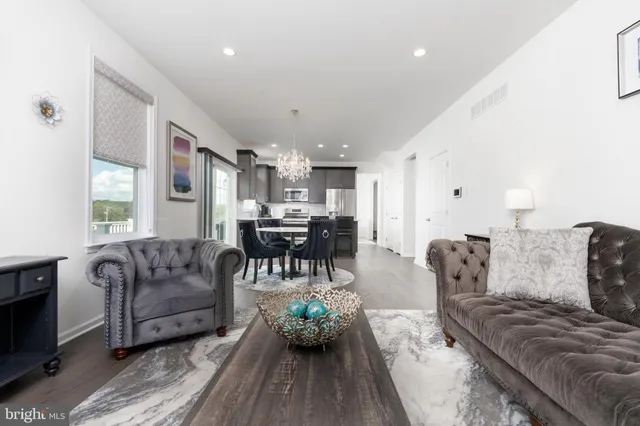 $560,000 | 6 Vinebury Lane, Coatesville, PA 19320