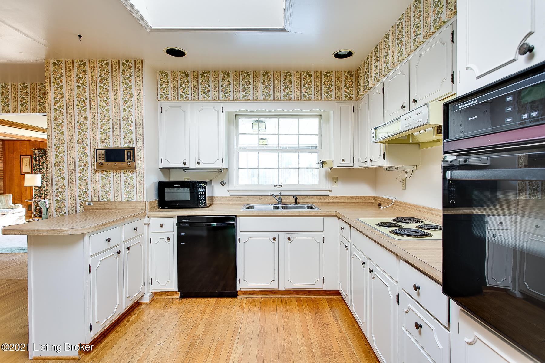 2305 Merrick Road Louisville, KY 40207 - Photo 19 of 55 Kitchen