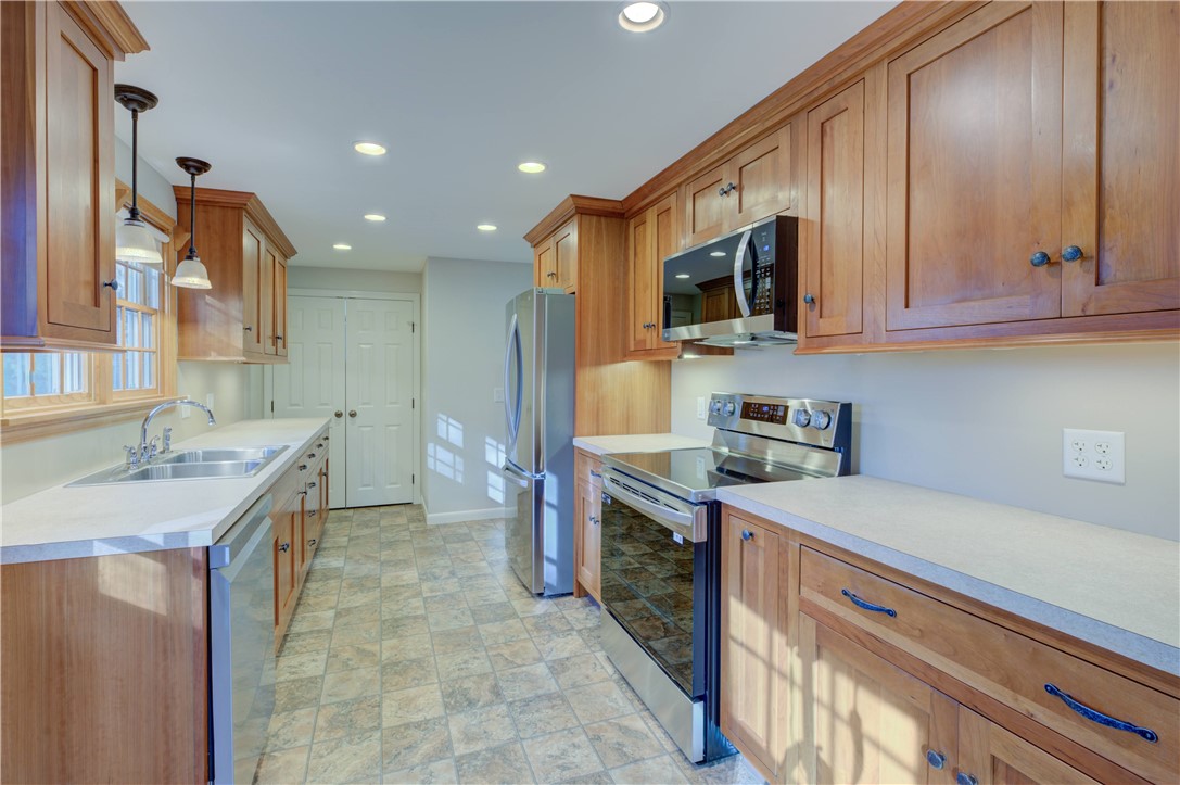 59 Timberline Road Warwick, RI 02886 - Photo 37 of 40