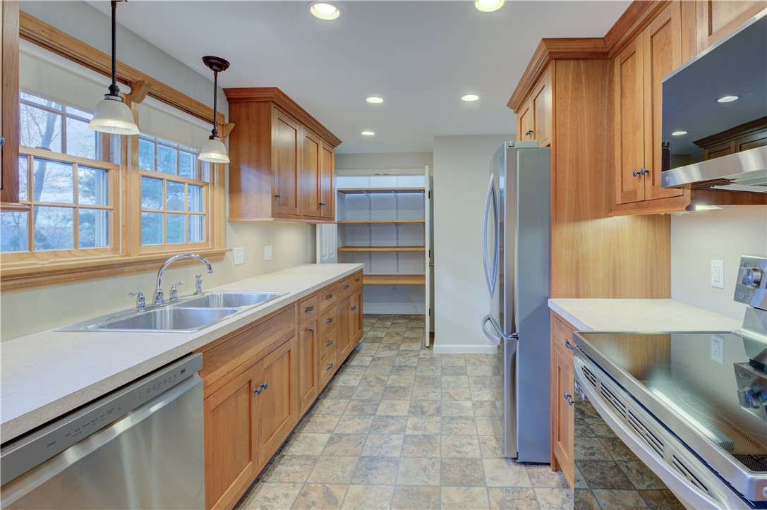 59 Timberline Road Warwick, RI 02886 - Photo 38 of 40