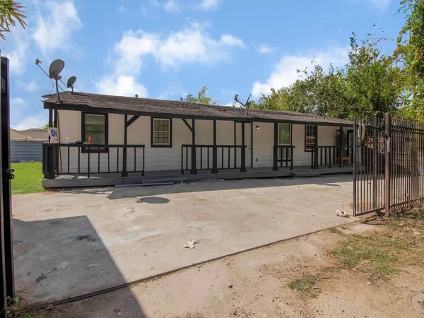 $1,700 | 723 Doverside Street, Unit 4, Houston, TX 77022