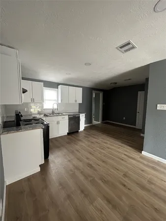 $1,700 | 723 Doverside Street, Unit 4, Houston, TX 77022