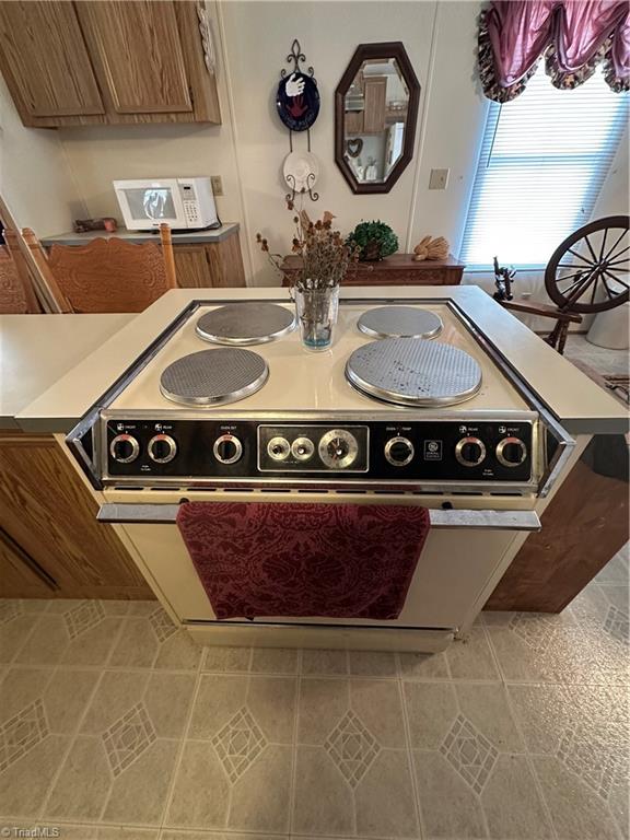 3661 Darnell Woodie Road Laurel Springs, NC 28644 - Photo 23 of 29 Vintage Range