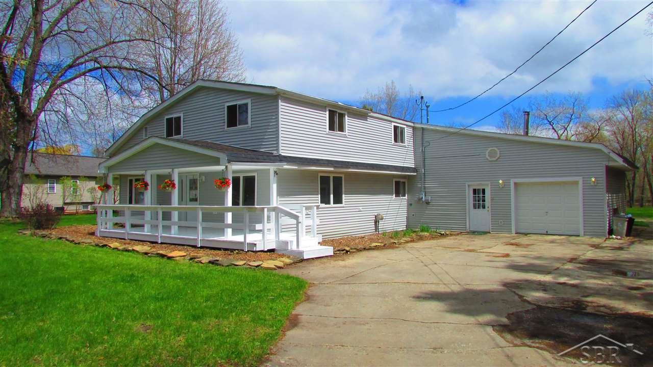 615 Adams Road Saginaw, MI 48609 - Photo 4 of 41 31288527-3.JPG