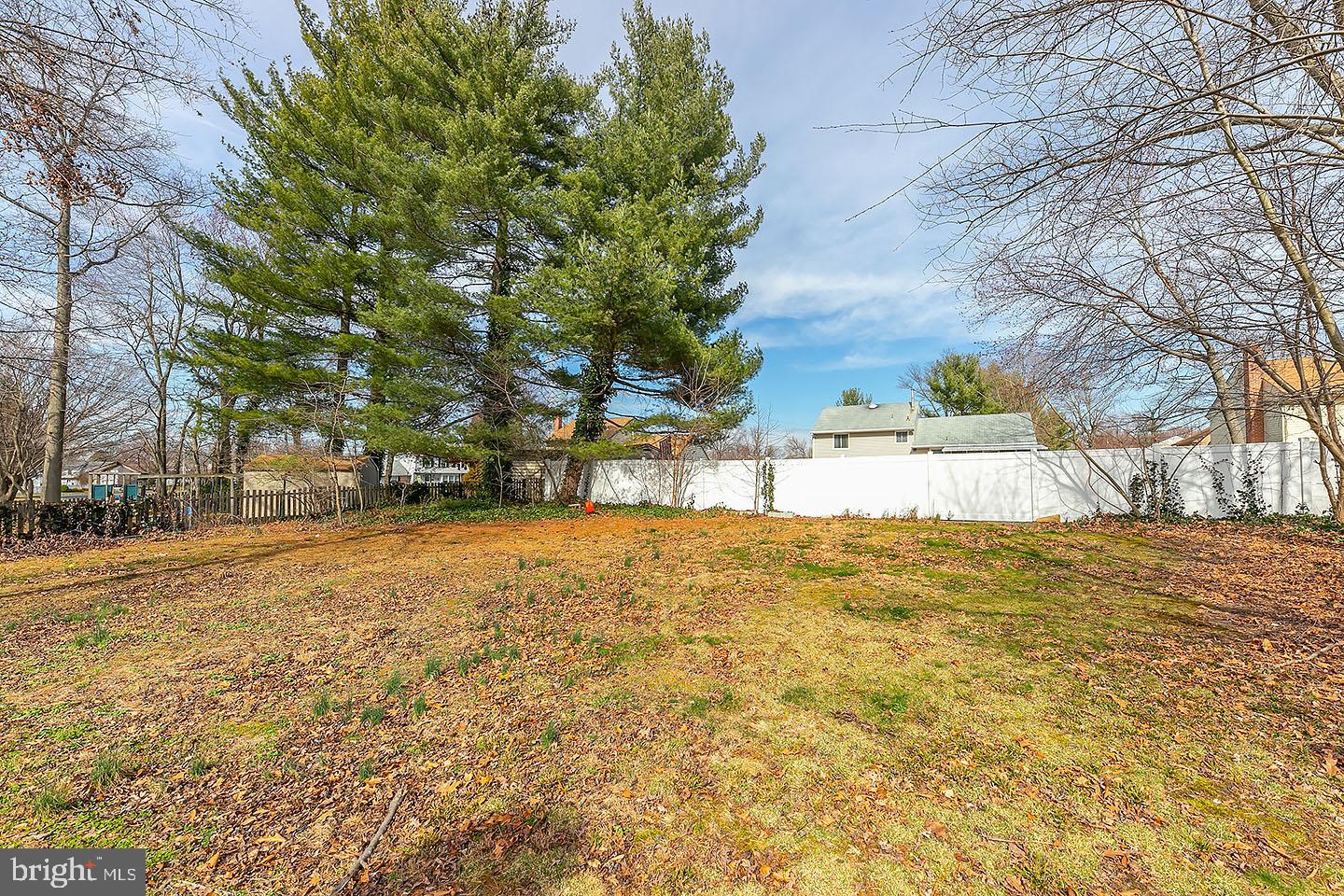 172 Oxford Road Delran, NJ 08075 - Photo 16 of 18 Back yard