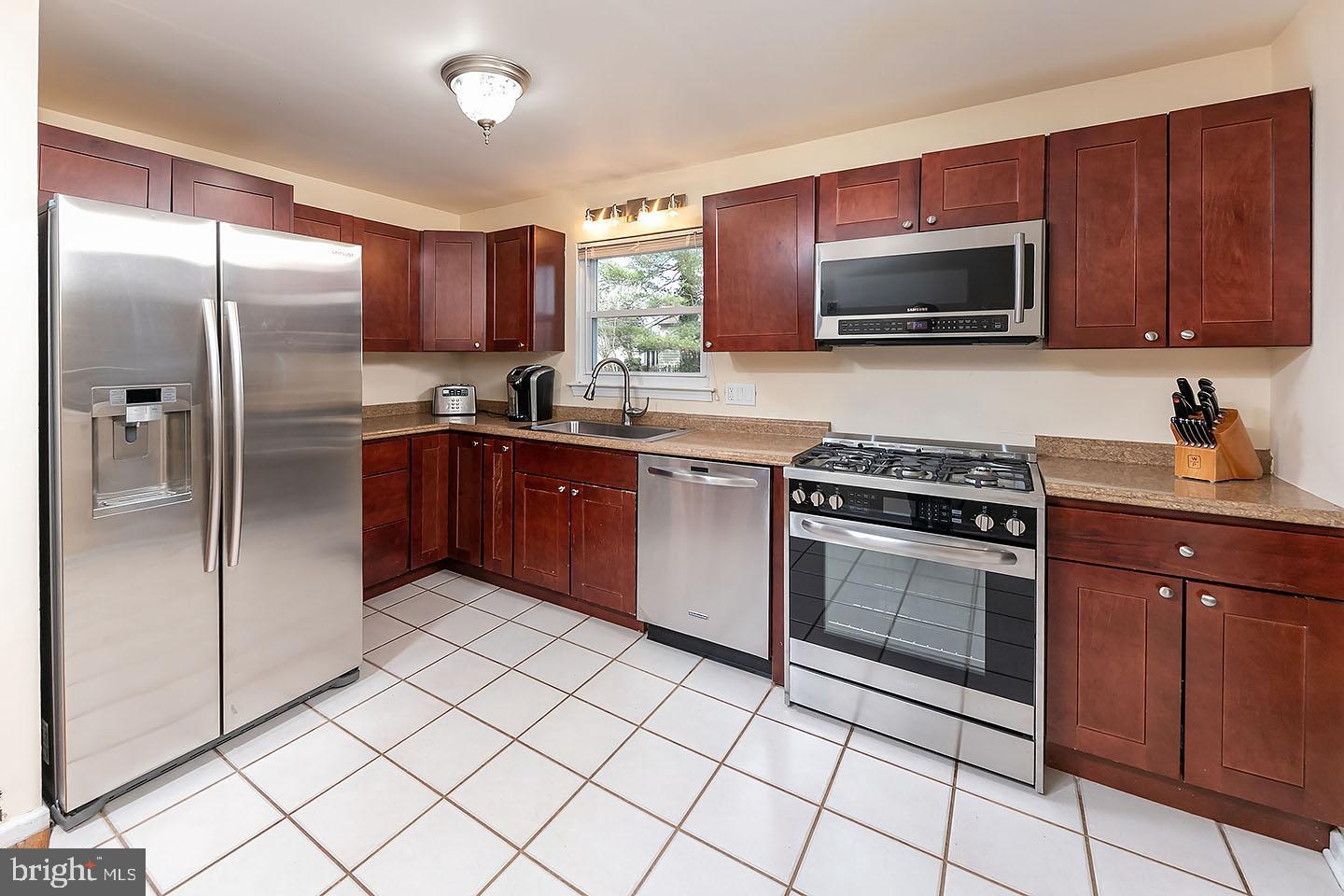 172 Oxford Road Delran, NJ 08075 - Photo 5 of 18 Eat-in kitchen