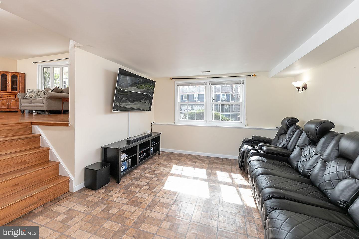 172 Oxford Road Delran, NJ 08075 - Photo 7 of 18 Family Room