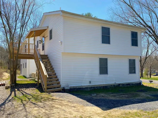 $1,700 | 230 Highway 32, Unit 2, New Paltz, NY 12561