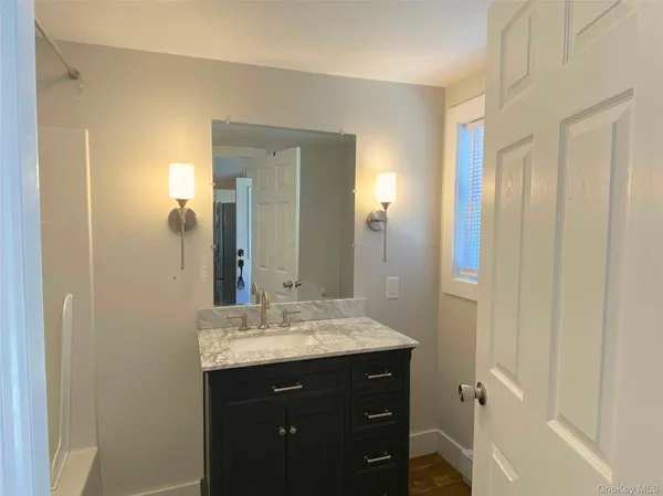 $1,700 | 230 Highway 32, Unit 2, New Paltz, NY 12561