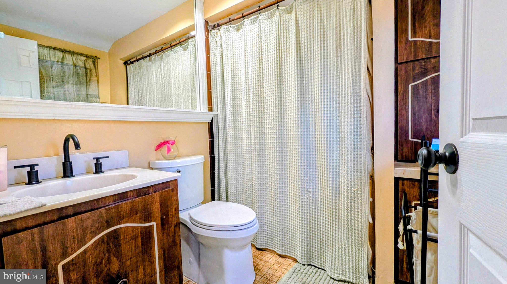 89 Worrell Drive Springfield, PA 19064 - Photo 31 of 36 Charming bathroom with modern touches.