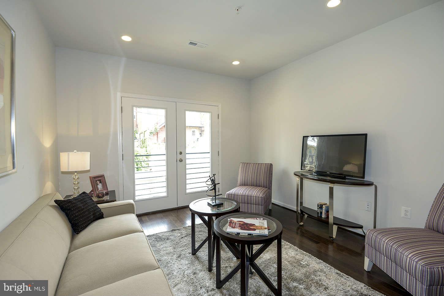 1845 Kalorama Road Northwest, Unit 6 Washington, DC 20009 - Photo 14 of 30 Living Room