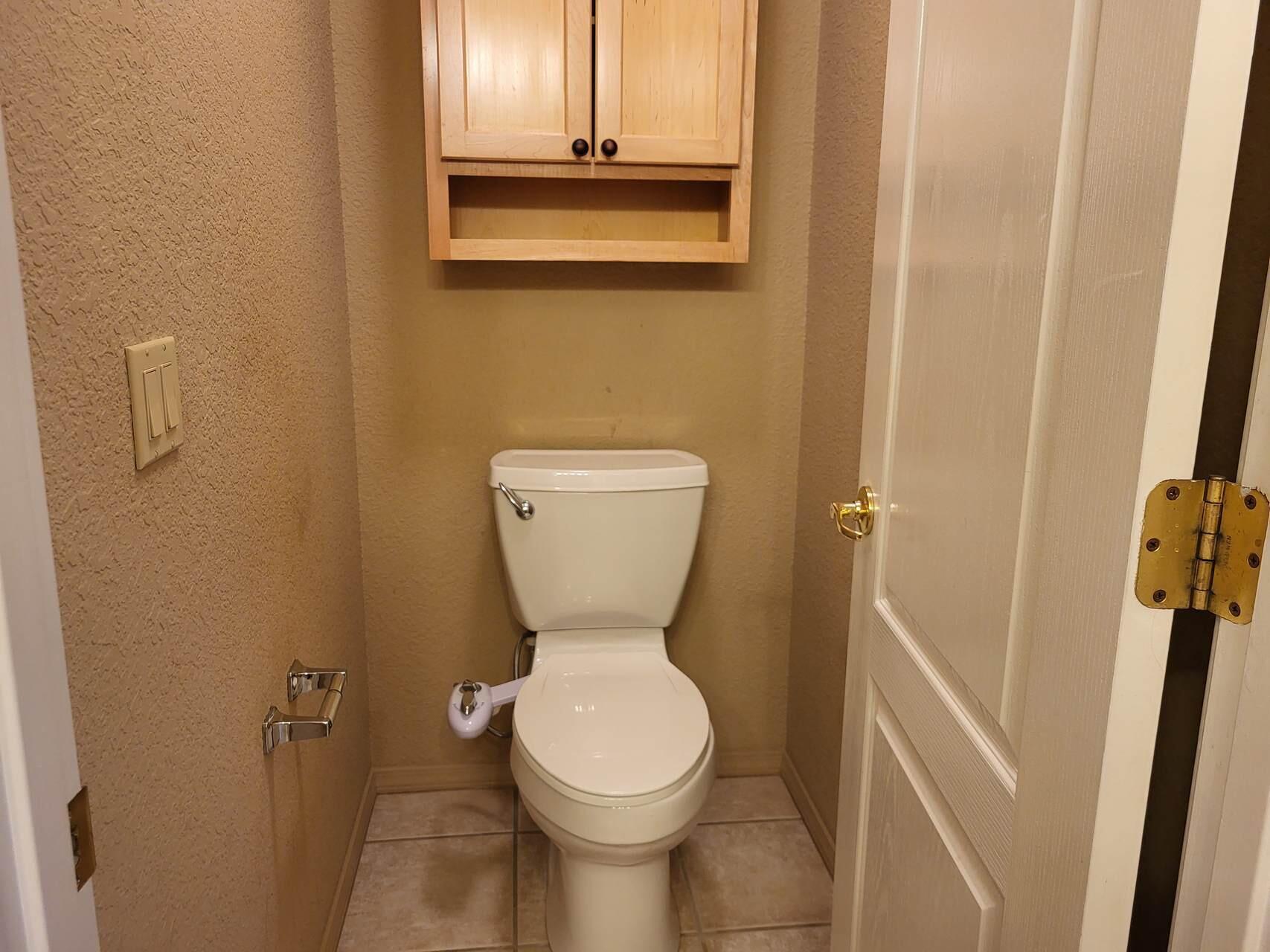 1120 South Sycamore Circle Payson, AZ 85541 - Photo 20 of 44 a bathroom with a toilet and a sink