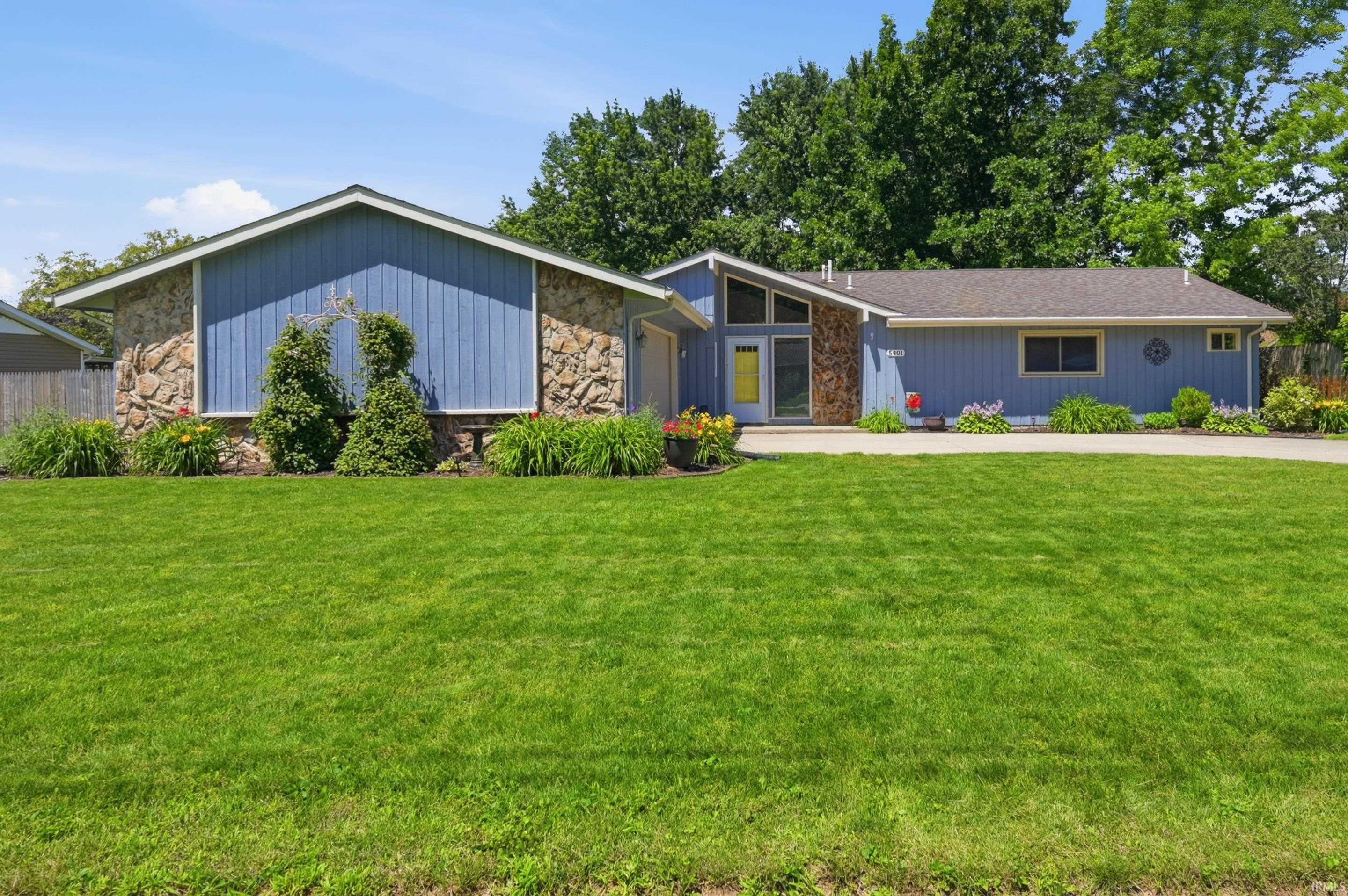 5401 North Moore Road Muncie, IN 47304 - Photo 1 of 34