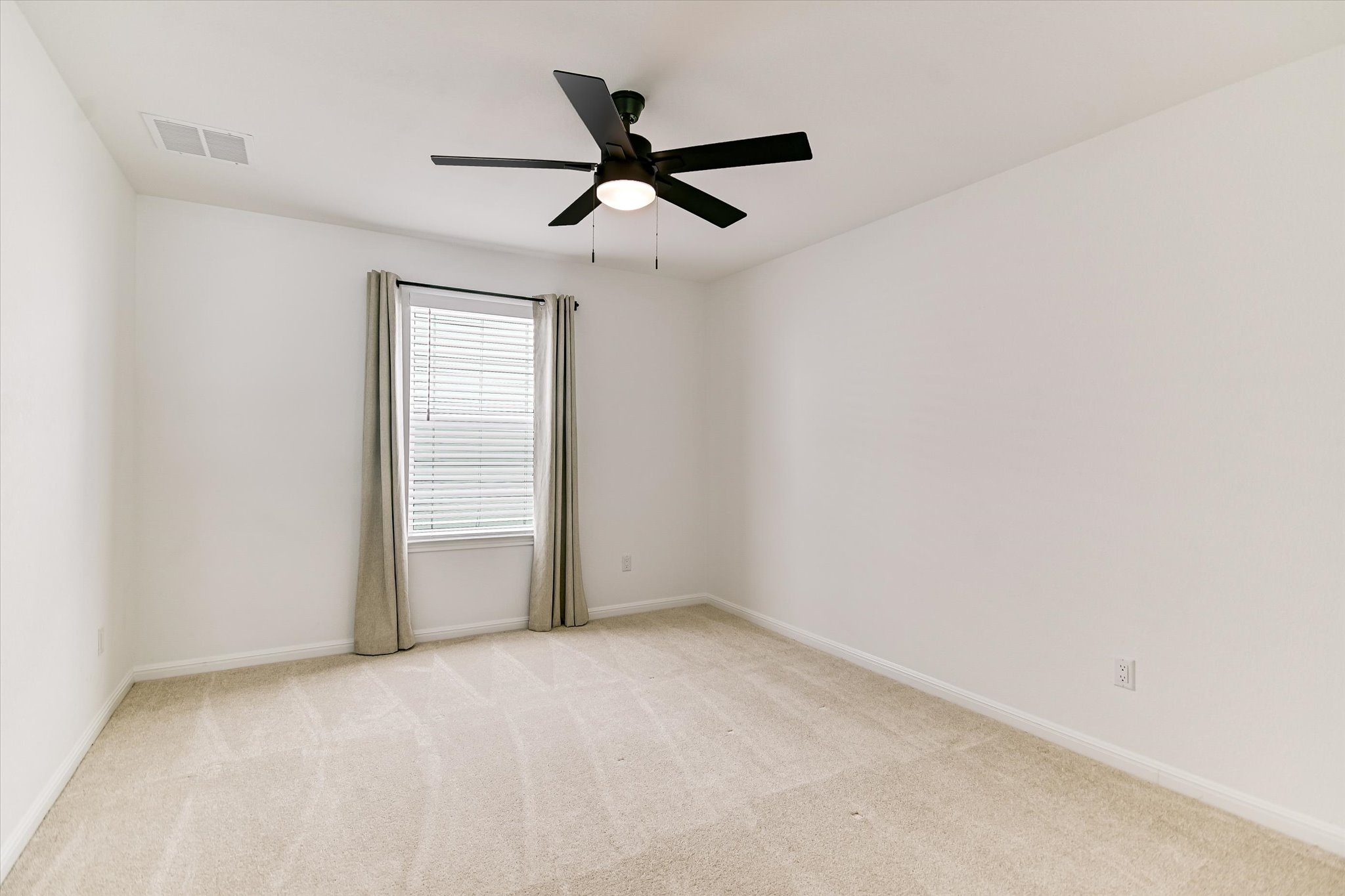 1928 Varese Path Leander, TX 78641 - Photo 15 of 31 Bedroom #4 (Upstairs)