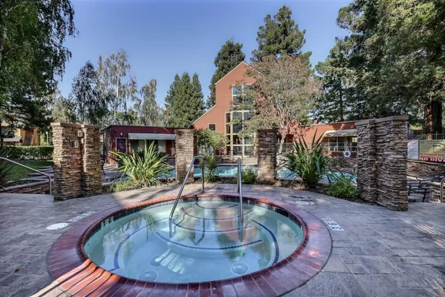 a view of a house with entertaining space