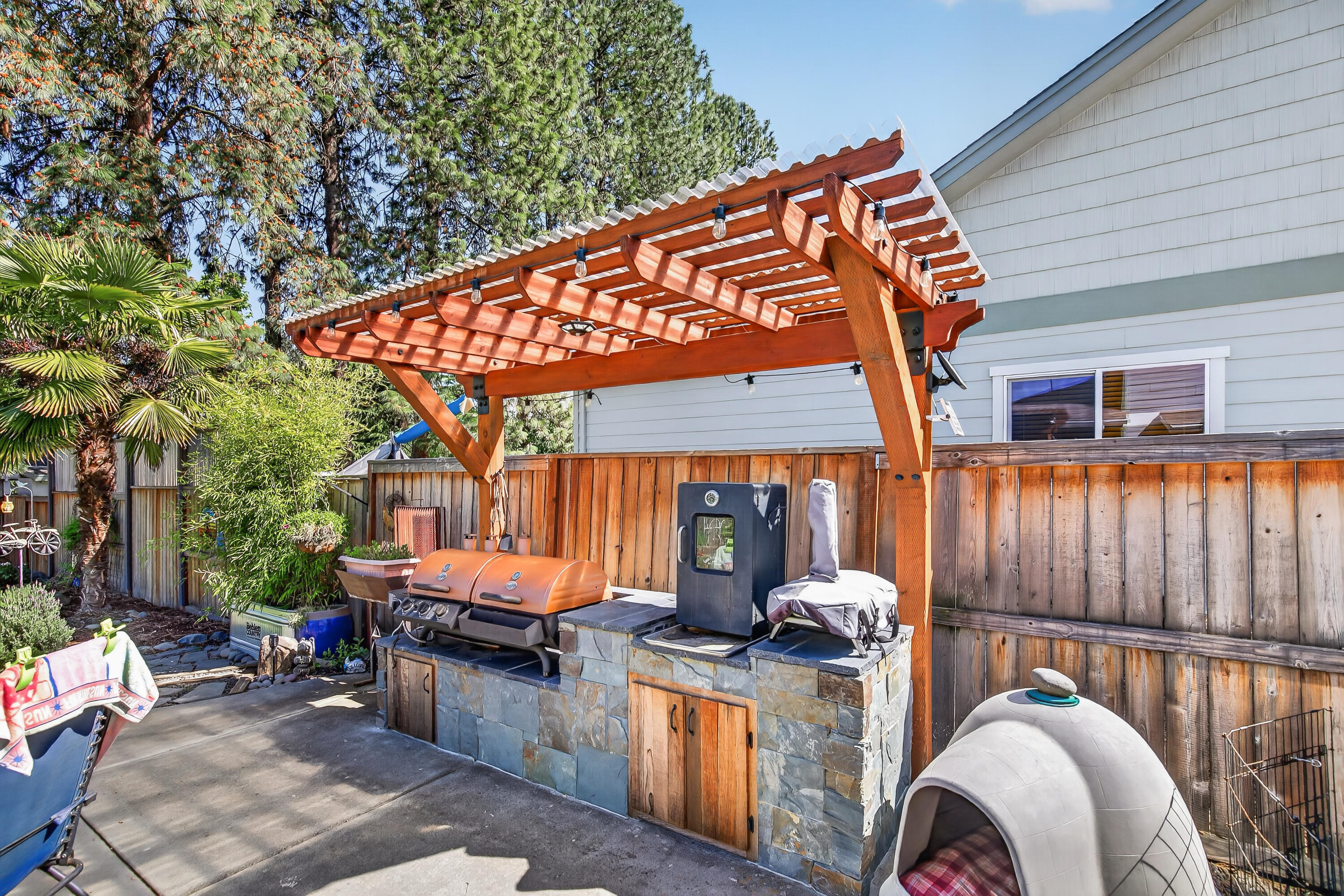 2011 Spruce Way Medford, OR 97501 - Photo 22 of 26 33-33