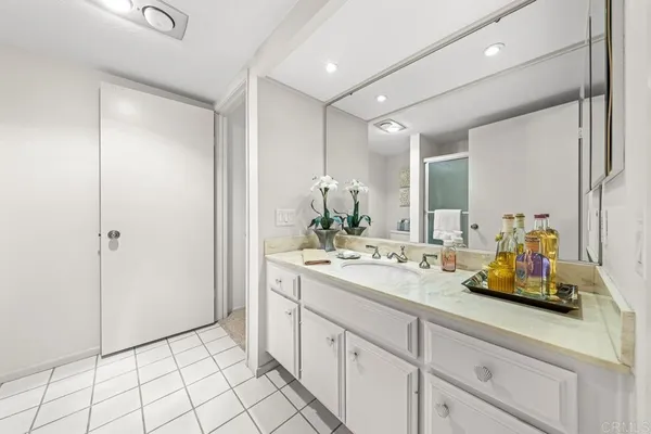 $1,660,000 | 85 Kingston Court West, Coronado, CA 92118
